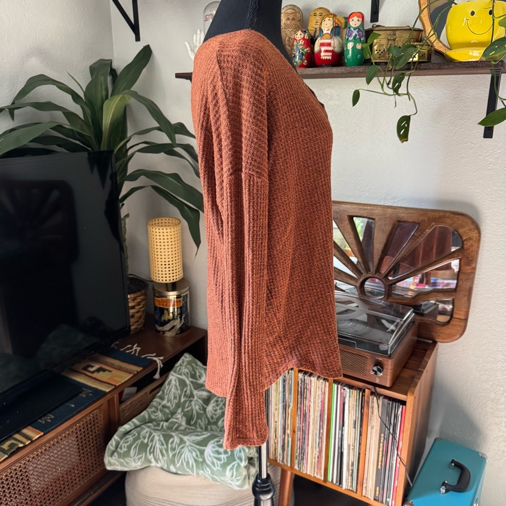 Natural Life Heathered Rust Waffle Knit V-Neck Top - Picture 3 of 7